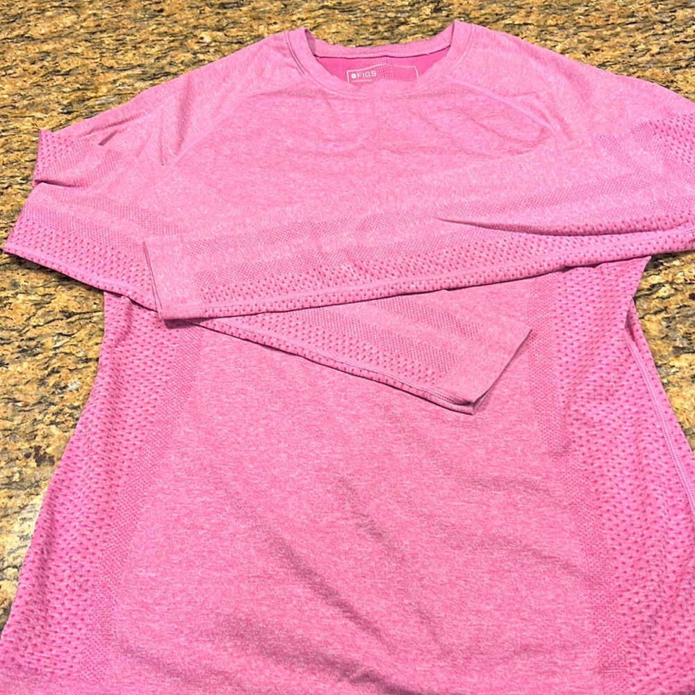 Figs salta performance under scrub in raspberry sorbet, size large.